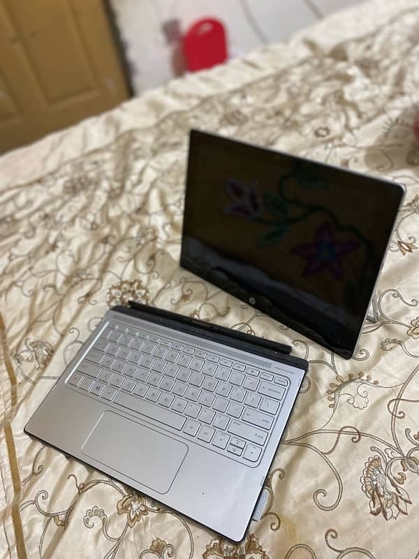 HP Spectre m3 8th glass crack working perfect 0