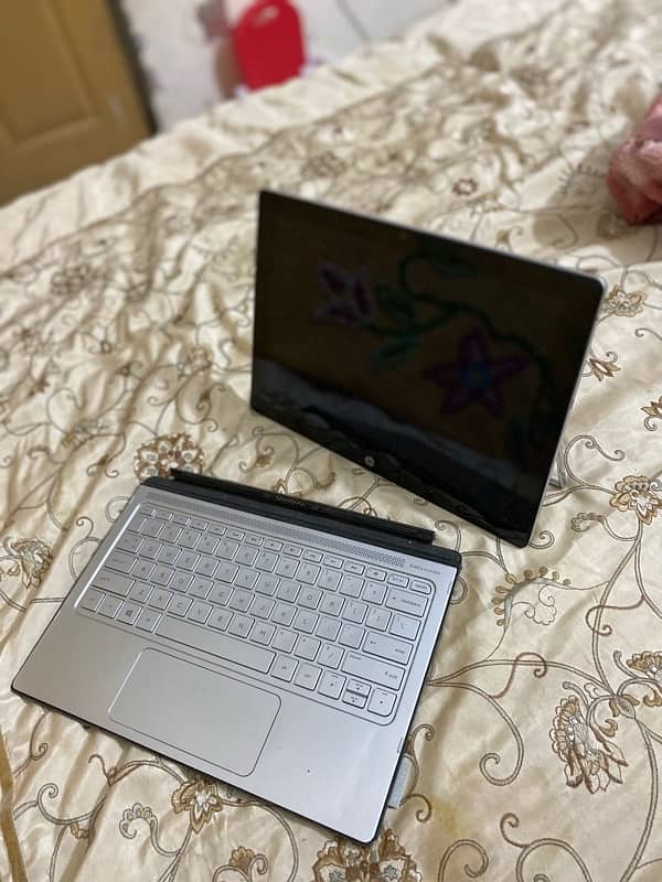 HP Spectre m3 8th glass crack working perfect 1