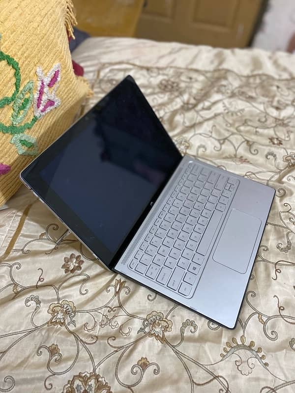 HP Spectre m3 8th glass crack working perfect 7