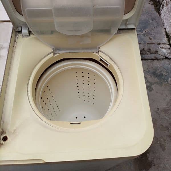 Kenwood semi automatic washing machine for Sale 1