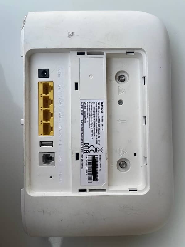 Huawei 4G LTE CPE B715s-23c 1