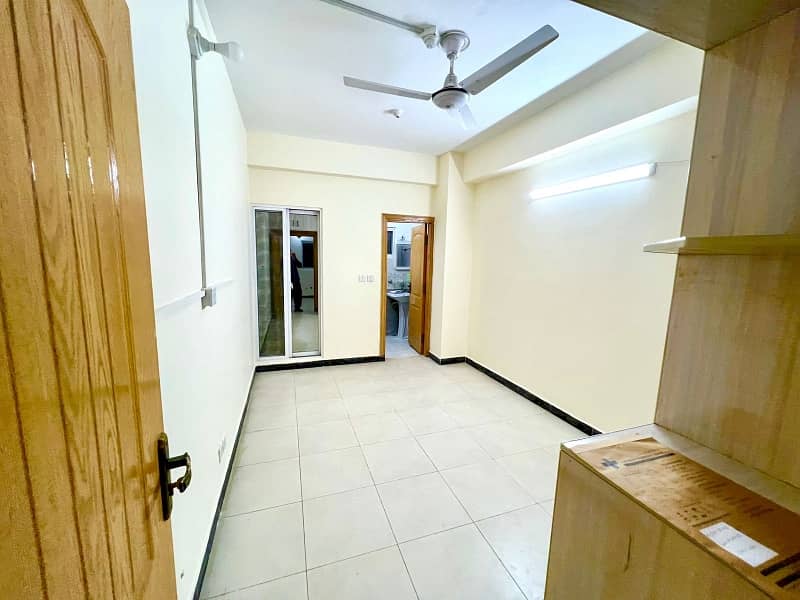 2 BEDROOM FIRST FLOOR FLAT FOR SALE F-17 ISLAMABAD ALL FACILITY AVAILABLE CDA APPROVED 4