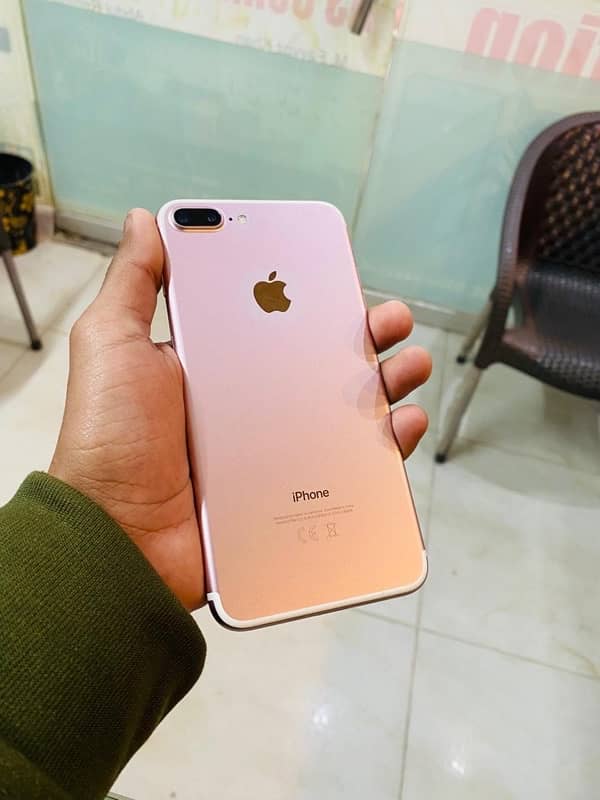 iphone 7 plus 32gb pta approved (03306745574) 1