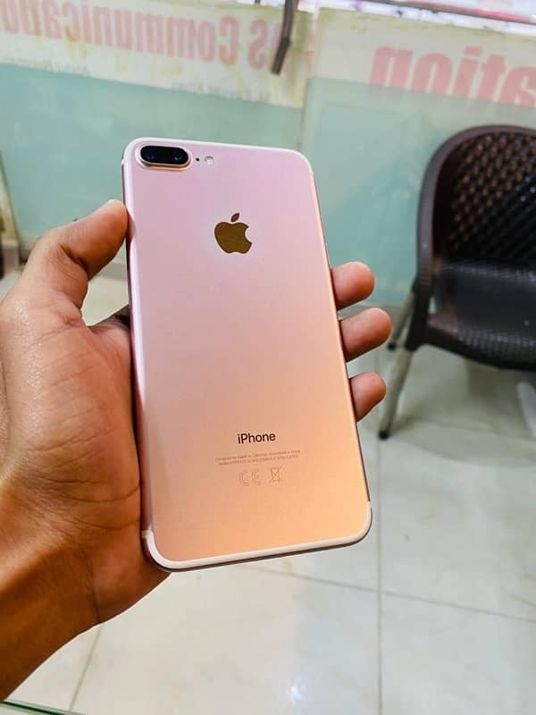 iphone 7 plus 32gb pta approved (03306745574) 2