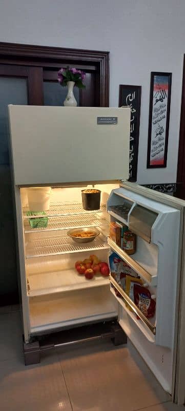 Kelvinator No Frost Refrigerator/Slightly Used Fridge 2