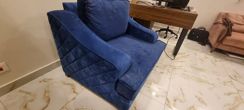 1 seater sofa like a new 0