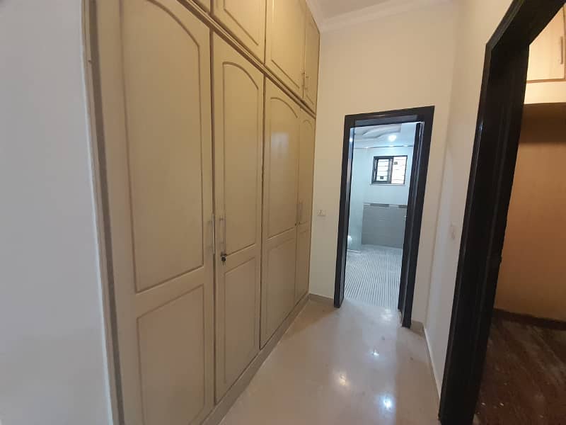 1 KANAL LAVISH LOWER PORTION FOR RENT IN DHA PHASE 1. 4