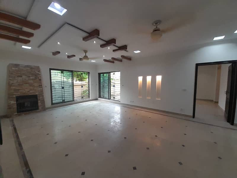 1 KANAL LAVISH LOWER PORTION FOR RENT IN DHA PHASE 1. 13