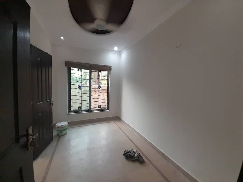 1 KANAL LAVISH LOWER PORTION FOR RENT IN DHA PHASE 1. 15