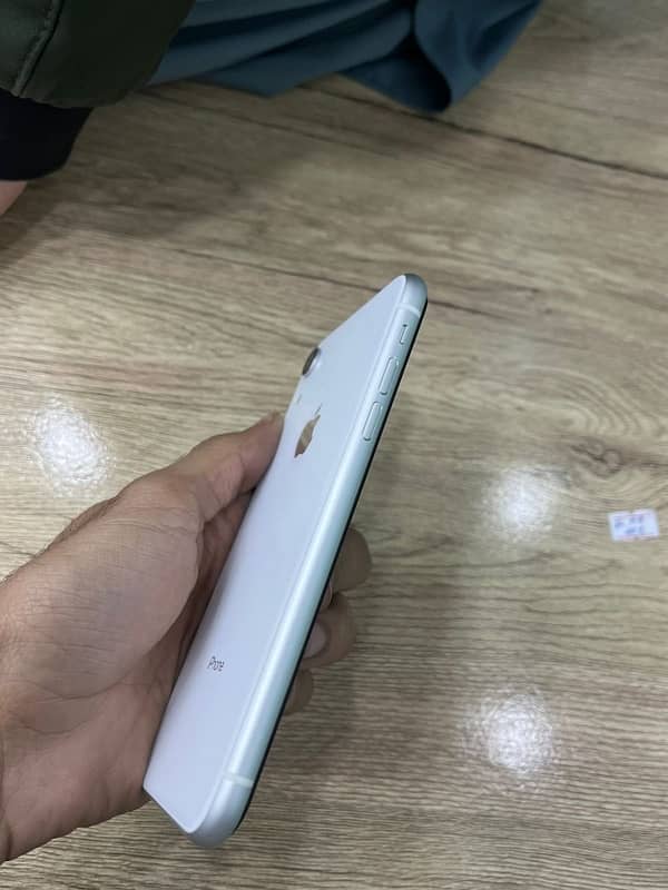 iPhone Xr 64Gb Pta Approved 1