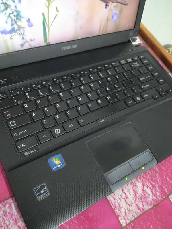 Laptop Core i3 4 250 gb 1