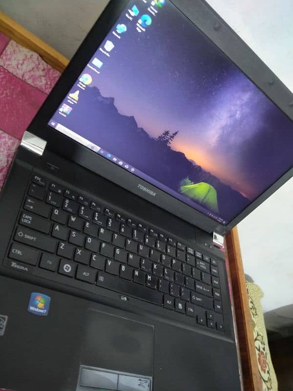 Laptop Core i3 4 250 gb 7