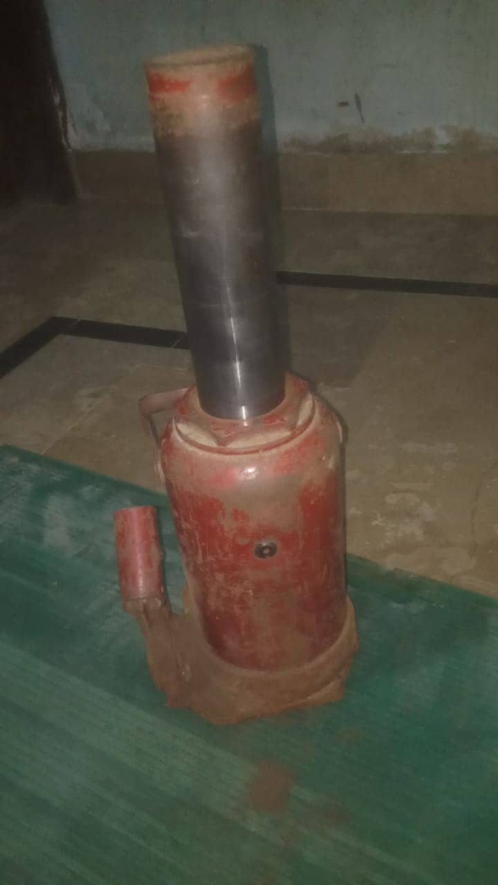 hydraulic Jack 20 taan ka full warking me he 2