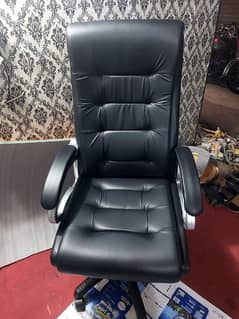 Luxury Office Chairs Available / Comfort Boss Chair