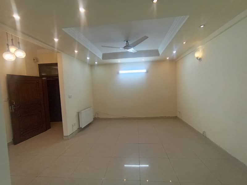 5 BEDROOMS DOUBLE STOREY HOUSE FOR RENT IN I-8 ISLAMABAD. 2