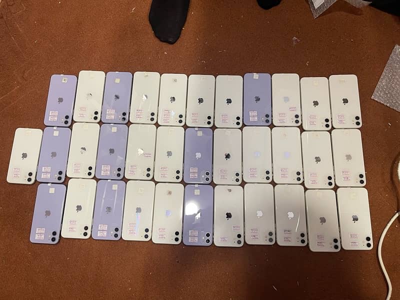 iphone 11 SIMPLE ONLY WHITE 90 to 100% BATTERIES WATERPACK 1