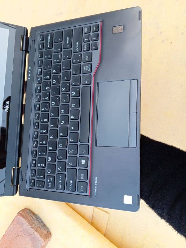 Fujitsu Lifebook U729X 5