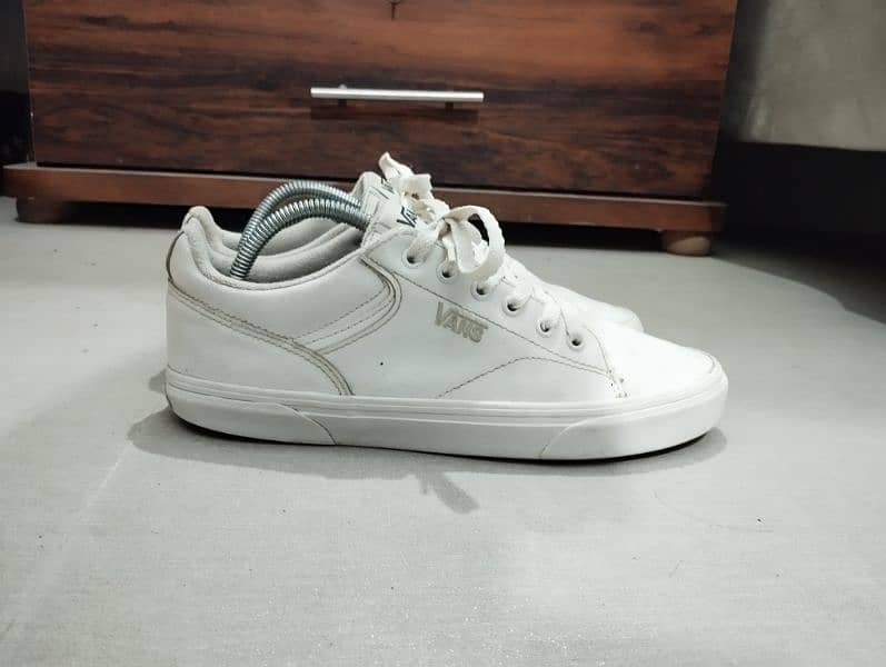 VANS Seldan White Trainers/ Sneakers (Pre-Loved) 2