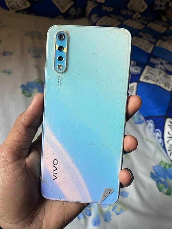 vivo S1 4/128 All oky 3