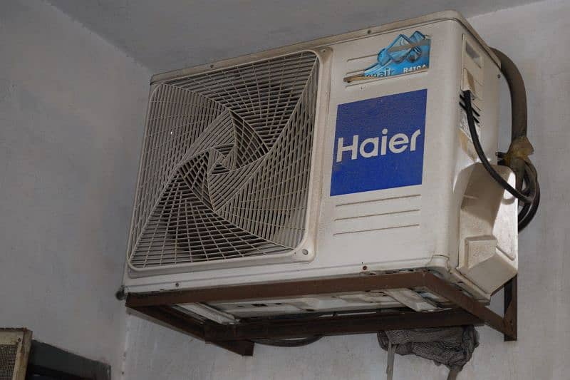 Hair 1.5ton Non Inverter AC, 9/10 condition 4