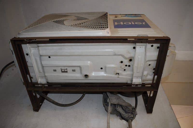 Hair 1.5ton Non Inverter AC, 9/10 condition 5