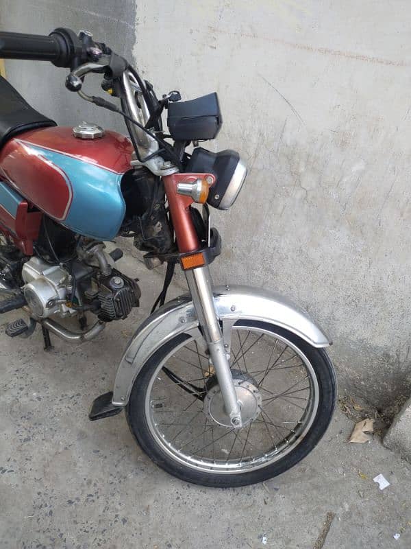 Honda CD70 0