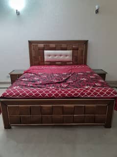 kingsize Bed including sidetables