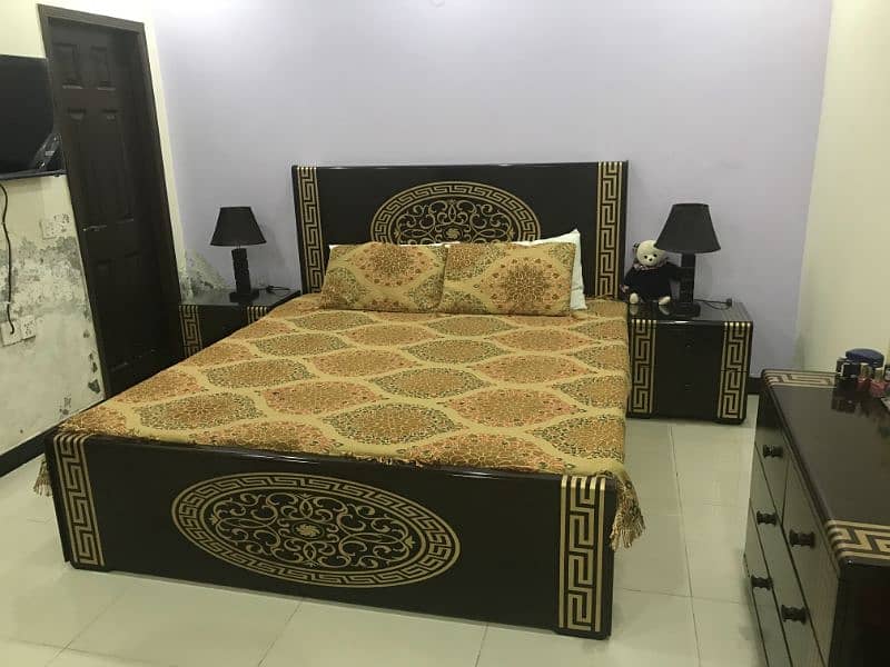 wooden  complete bed set 0