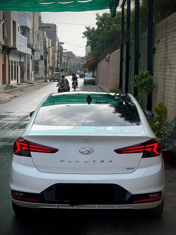 Hyundai Elantra 2024 1