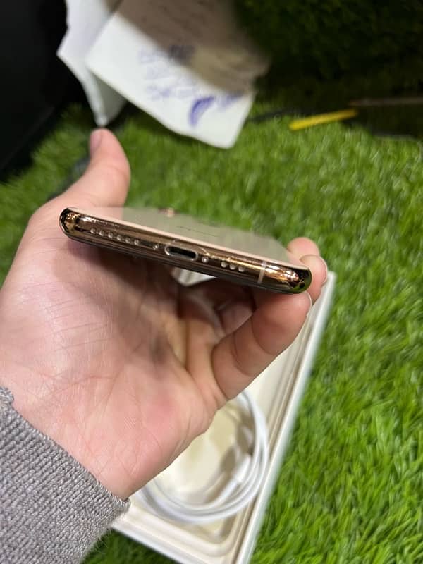 Iphone Xs 64 GB (PTA Approved] 7