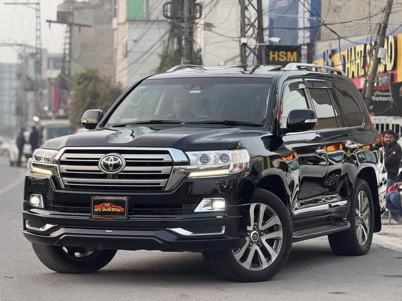 Toyota Land Cruiser 2017 1