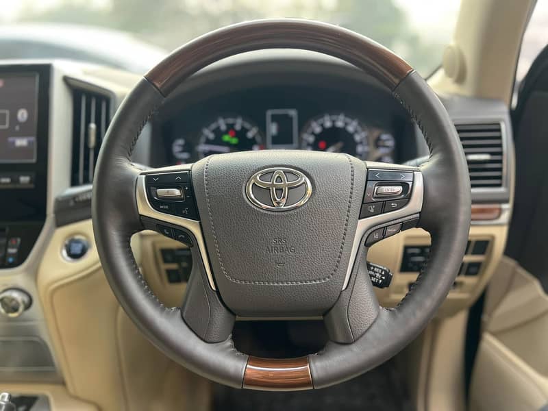 Toyota Land Cruiser 2017 3