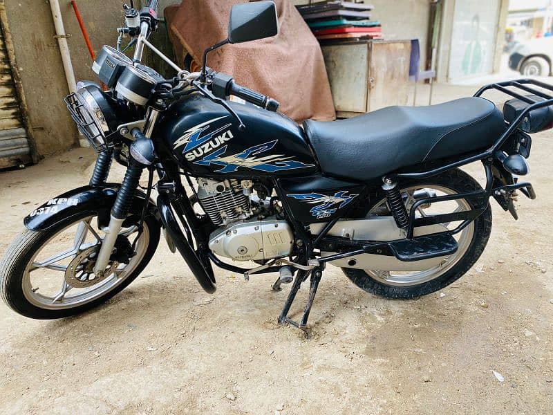 Suzuki GS 150 SE 6