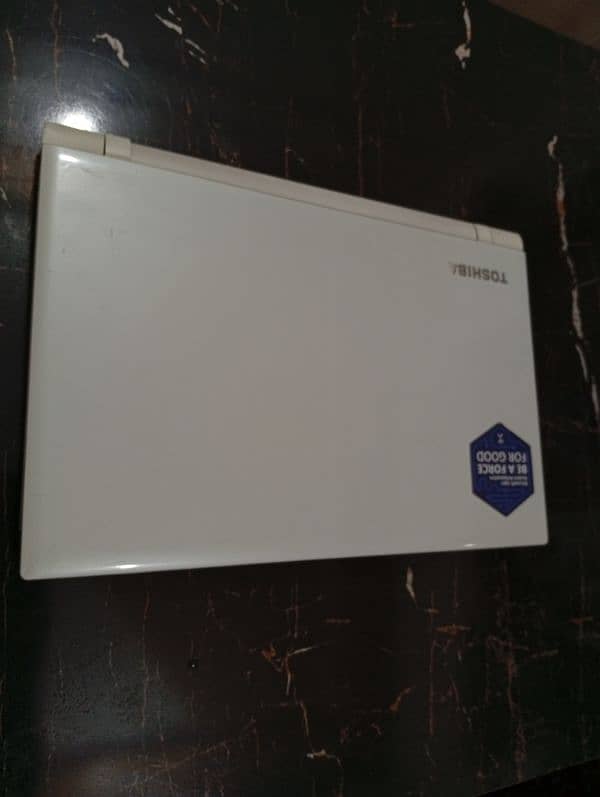 Toshiba Satellite L50-C-14T Laptop 8