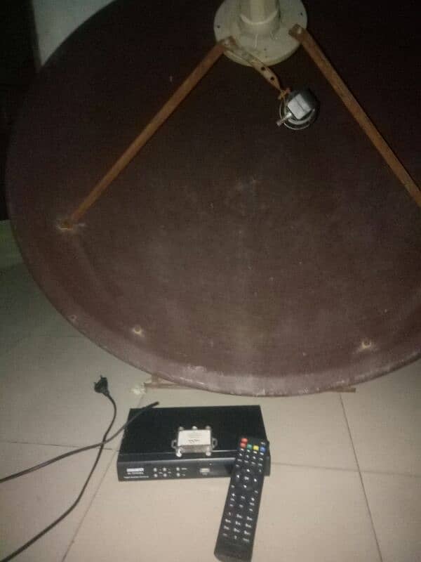 4 ft Dish antina 10/10 working with RECIEVERandremoteDelivery only Fsd 1