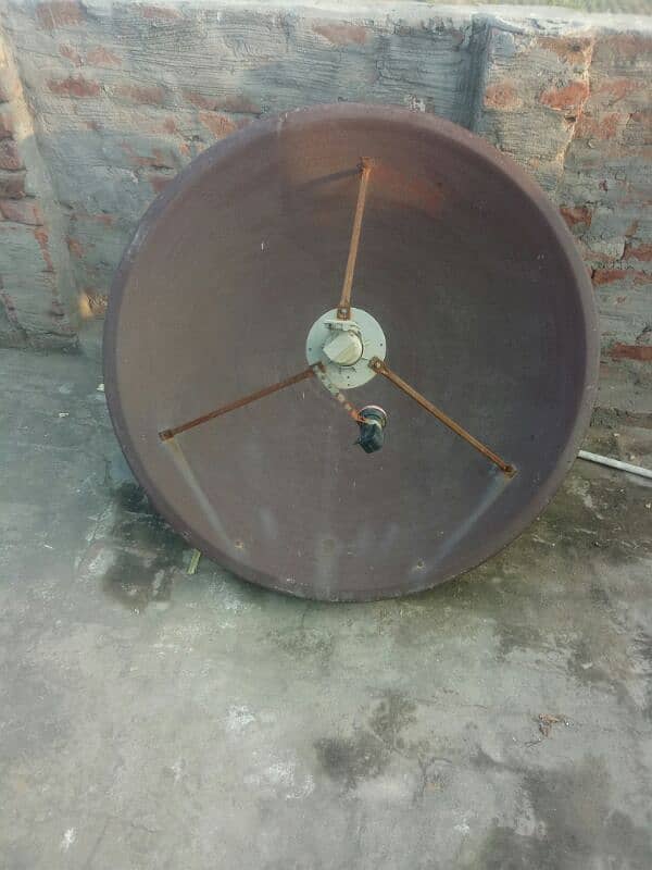 4 ft Dish antina 10/10 working with RECIEVERandremoteDelivery only Fsd 8