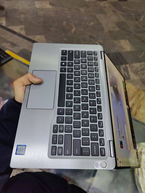 Dell latitude 7400 2in1 Laptop 7