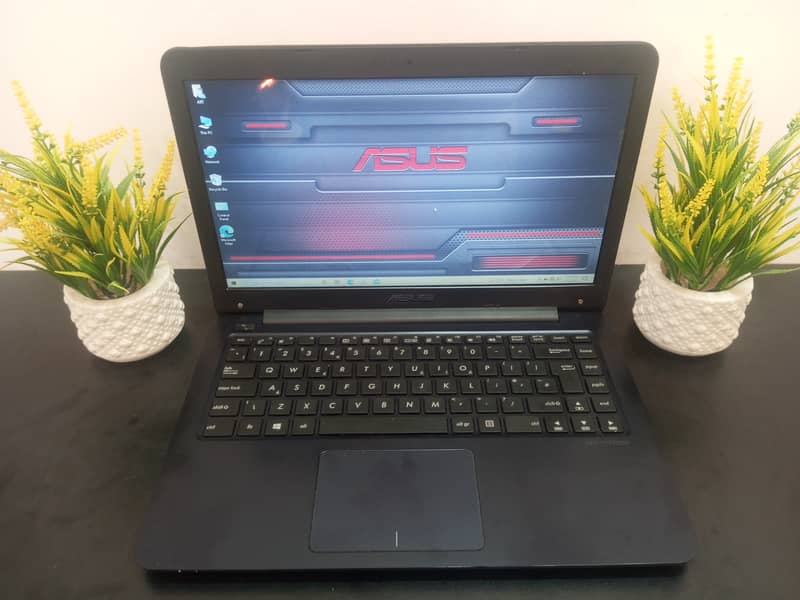 Asus Quad-Core Intel Pentium N3540 2GB Ram 32GB 0SSD 250GB HHD Storage 0