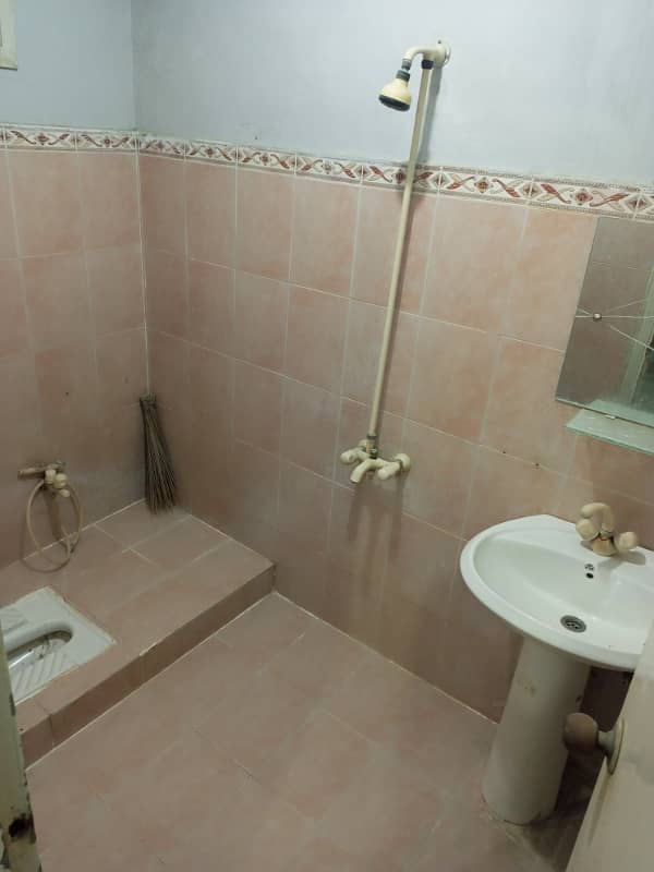 Completion Certificate Available - 2 Bed DD Well Maintained Apartment 3