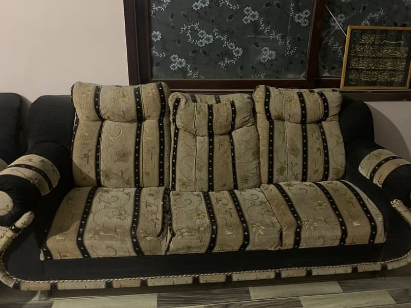 Urgent sale 5 seater sofa set 1