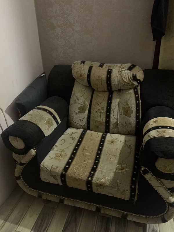 Urgent sale 5 seater sofa set 2