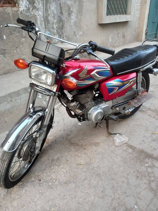 Honda 125 Fresh Condition. Totally Geniune Condition  03018652452 6