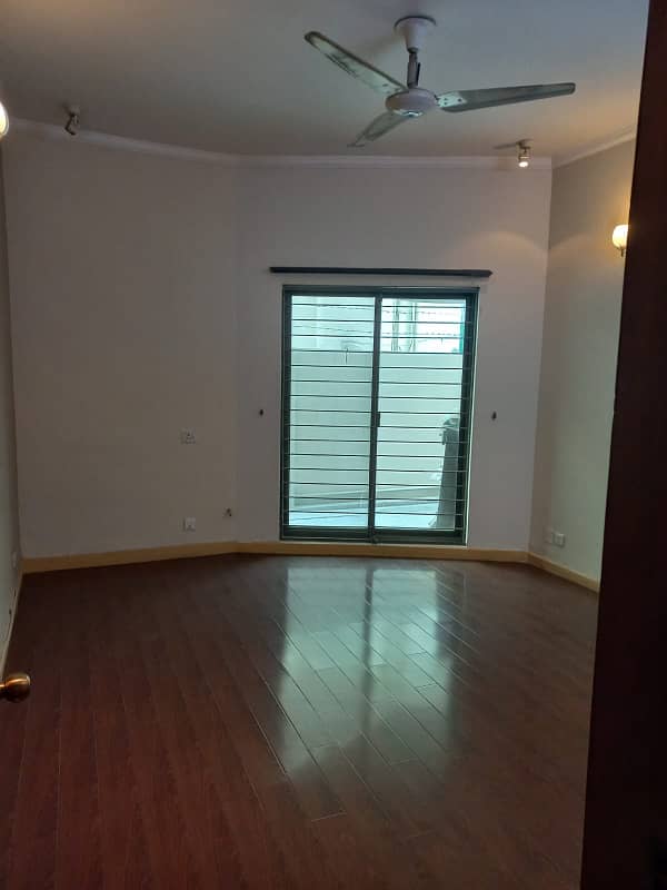 1 Kanal Lower Portion House Available For Rent in GG Block Phase 4 DHA Lahore 3