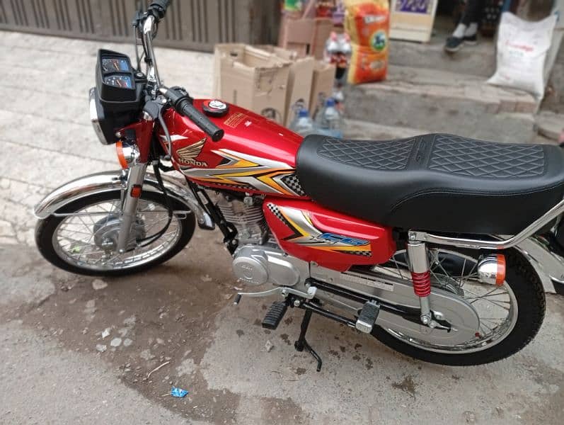 Brand new honda 125 in emaculate condition. (open invoice) 1