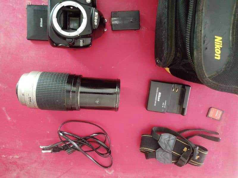 Nikon d5000 with all assesries and 70/300 lense price kum nhi honi 2