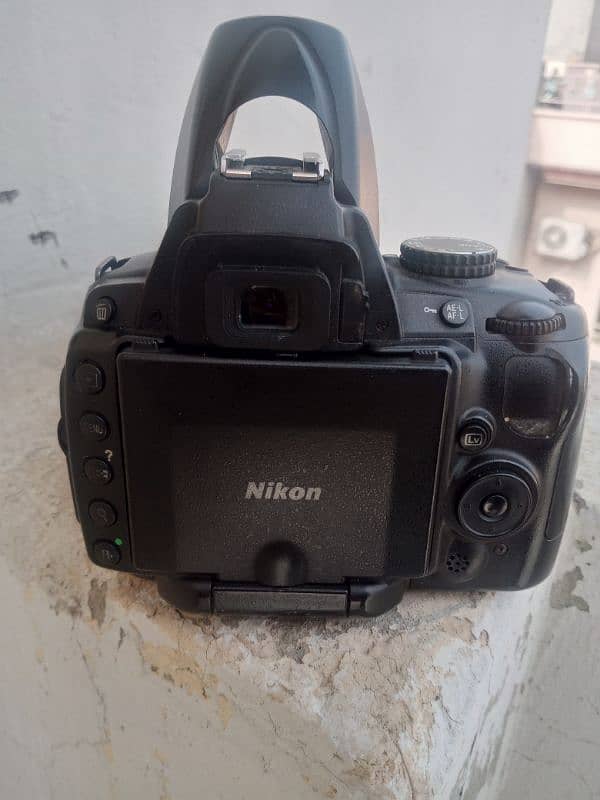 Nikon d5000 with all assesries and 70/300 lense price kum nhi honi 4