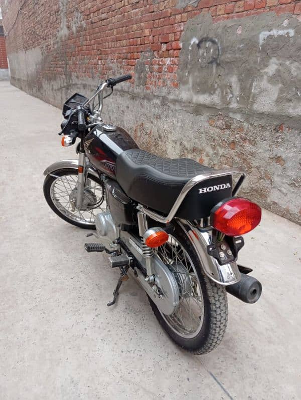 Honda  125 block colour 1