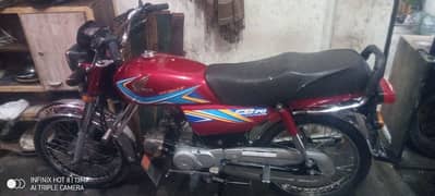 Honda CD 70 in Good condition in Red color