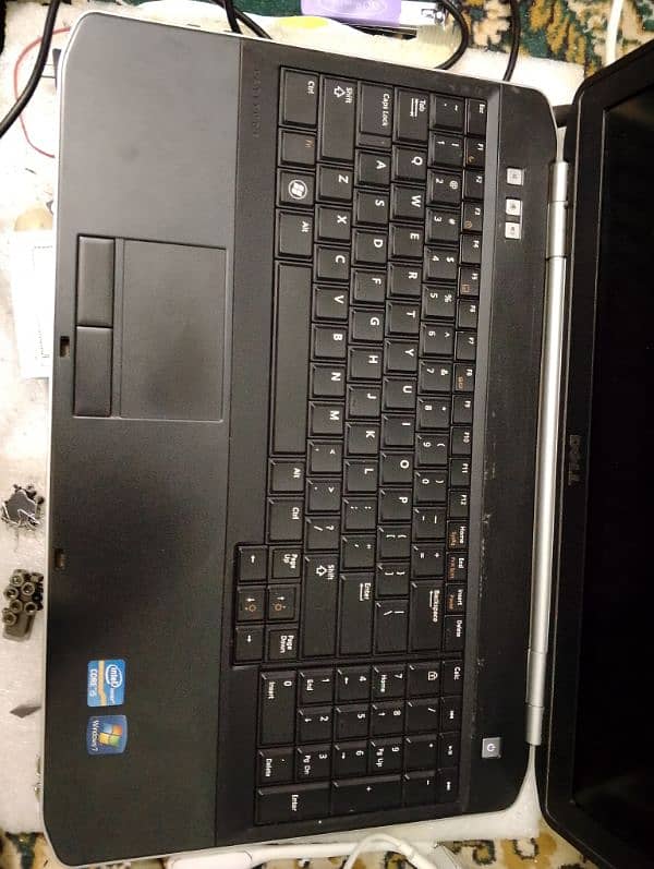 Dell latitude E5520 0