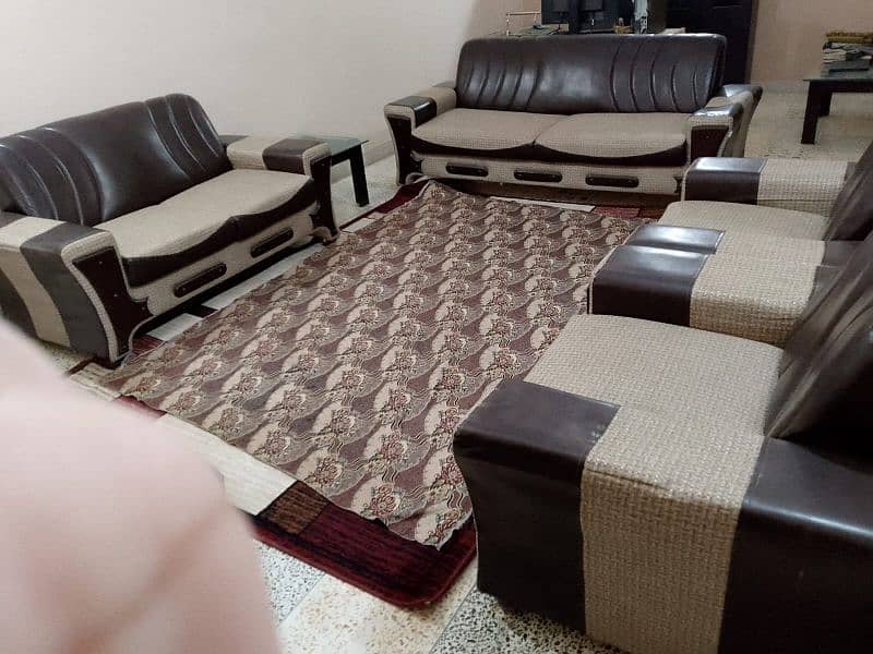 10 seater Brown & Beige sofa set. Rs 65000 3